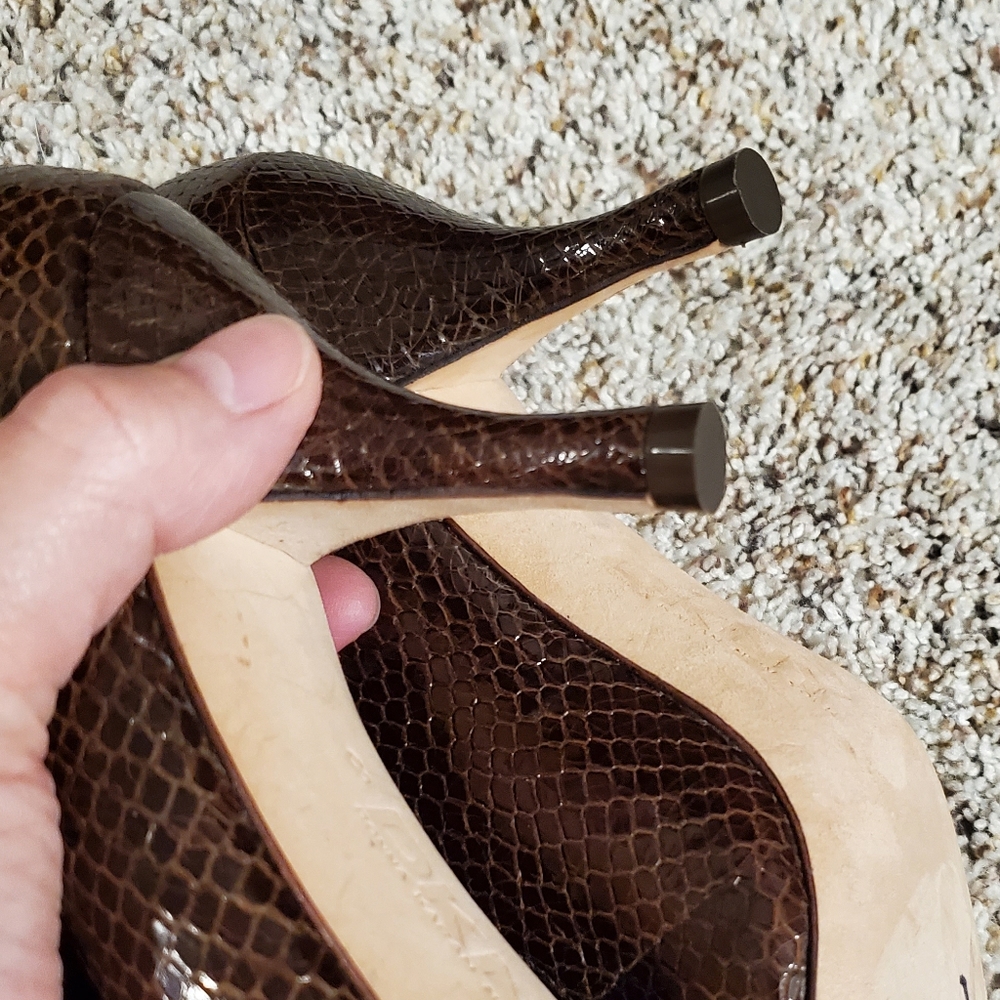 NEW DKNY Gorgeous Heels - Picture 4 of 7